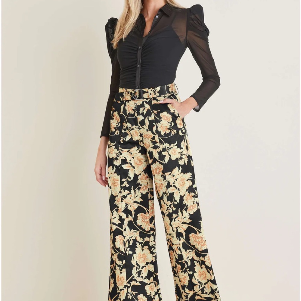 New! VENUS Floral Scroll Wide Leg Pant